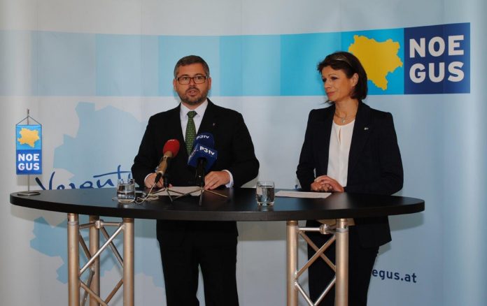(v.l.n.r.): NÖGUS-Vorsitzender DI Ludwig Schleritzko und NÖGUS-Geschäftsführerin Mag. Elfriede Riesinger bei der Pressekonferenz in St. Pölten. (Bildquelle: Thomas Resch) (v.l.n.r.): NÖGUS-Vorsitzender DI Ludwig Schleritzko und NÖGUS-Geschäftsführerin Mag. Elfriede Riesinger bei der Pressekonferenz in St. Pölten. (Bildquelle: Thomas Resch)