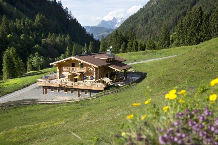 Pulvermacherscherm im Hörndlinger Graben bei Fieberbrunn, Kitzbüheler Alpen (Bildquelle: Pulvermacher Scherm / Ofner Franz) Pulvermacherscherm im Hörndlinger Graben bei Fieberbrunn, Kitzbüheler Alpen (Bildquelle: Pulvermacher Scherm / Ofner Franz)