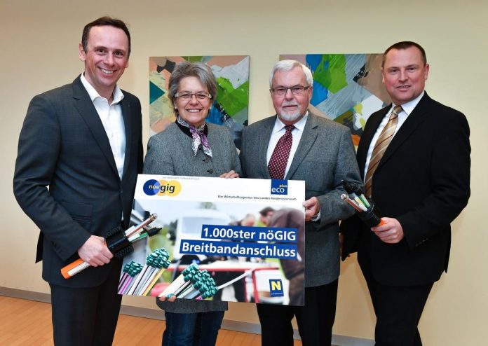 (v.l.n.r.): Jochen Danninger, kaufmännischer Geschäftsführer von ecoplus, Wirtschafts- und Technologielandesrätin Petra Bohuslav, Architekt Franz W. Friedreich und nöGIG Geschäftsführer Hartwig Tauber (Bildquelle: NLK Burchhart) (v.l.n.r.): Jochen Danninger, kaufmännischer Geschäftsführer von ecoplus, Wirtschafts- und Technologielandesrätin Petra Bohuslav, Architekt Franz W. Friedreich und nöGIG Geschäftsführer Hartwig Tauber (Bildquelle: NLK Burchhart)