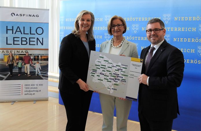 (v.l.n.r.): ASFINAG-Vorstandsdirektorin Karin Zipperer, Landeshauptfrau Johanna Mikl-Leitner und Landesrat Ludwig Schleritzko informierten über die Straßenbauprojekte in Niederösterreich (Bildquelle: Thomas Resch) (v.l.n.r.): ASFINAG-Vorstandsdirektorin Karin Zipperer, Landeshauptfrau Johanna Mikl-Leitner und Landesrat Ludwig Schleritzko informierten über die Straßenbauprojekte in Niederösterreich (Bildquelle: Thomas Resch)