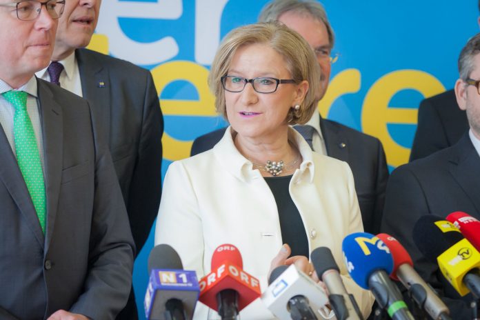 LH Mikl-Leitner bei der Präsentation der Arbeitsschwerpunkte für Niederösterreich (Bildquelle: VPNÖ) LH Mikl-Leitner bei der Präsentation der Arbeitsschwerpunkte für Niederösterreich (Bildquelle: VPNÖ)