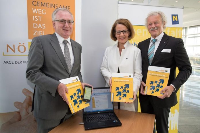 (v.l.n.r.): Otto Huber (Leiter der Gruppe Gesundheit & Soziales beim Amt der NÖ Landesregierung), Sozial-Landesrätin Christiane Teschl-Hofmeister und Obmann ARGE Heime Dietmar Stockinger bei der Präsentation des neuen Bildungsprogramms 2019 für NÖ Pflege- und Betreuungseinrichtungen (Bildquelle: Büro LR Teschl-Hofmeister) (v.l.n.r.): Otto Huber (Leiter der Gruppe Gesundheit & Soziales beim Amt der NÖ Landesregierung), Sozial-Landesrätin Christiane Teschl-Hofmeister und Obmann ARGE Heime Dietmar Stockinger bei der Präsentation des neuen Bildungsprogramms 2019 für NÖ Pflege- und Betreuungseinrichtungen (Bildquelle: Büro LR Teschl-Hofmeister)