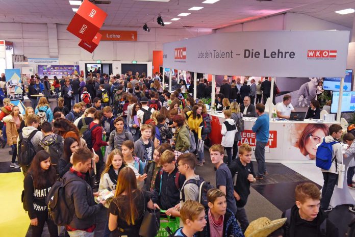 Bei der Messe „Jugend & Beruf“ präsentieren sich auf 15.000 m² Hallenfläche 286 Aussteller (Bildquelle: Röbl) Bei der Messe „Jugend & Beruf“ präsentieren sich auf 15.000 m² Hallenfläche 286 Aussteller (Bildquelle: Röbl)