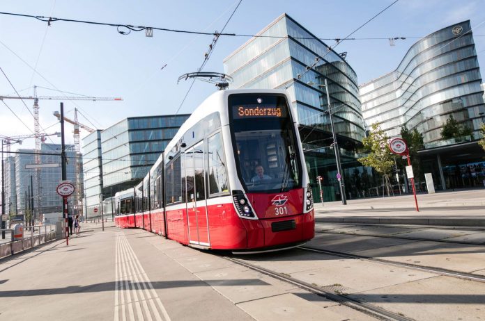 Rund 8.800 Personen sind bei den Wiener Linien direkt beschäftigt (Bildquelle: Wiener Linien/Helmer) Rund 8.800 Personen sind bei den Wiener Linien direkt beschäftigt (Bildquelle: Wiener Linien/Helmer)