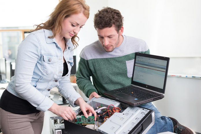 Die HTL und FH St. Pölten verstärken die Zusammenarbeit in der Ausbildung von IT-Security-Fachkräften (Bildquelle: Martin Lifka Photography) Die HTL und FH St. Pölten verstärken die Zusammenarbeit in der Ausbildung von IT-Security-Fachkräften (Bildquelle: Martin Lifka Photography)