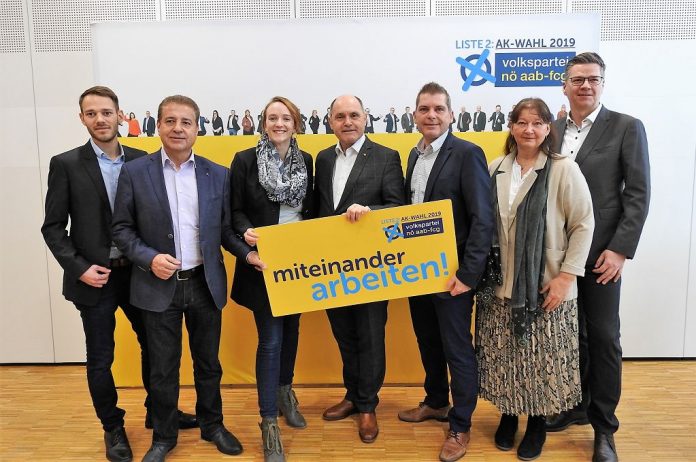 (v.l.n.r.): Markus Hütter, Harald Sterle, Marlene Laschober, NÖAAB-Landesobmann Wolfgang Sobotka, Spitzenkandidat Josef Hager, Gabriele Koubek und Uwe Mitter (Bildquelle: Thomas Resch) (v.l.n.r.): Markus Hütter, Harald Sterle, Marlene Laschober, NÖAAB-Landesobmann Wolfgang Sobotka, Spitzenkandidat Josef Hager, Gabriele Koubek und Uwe Mitter (Bildquelle: Thomas Resch)