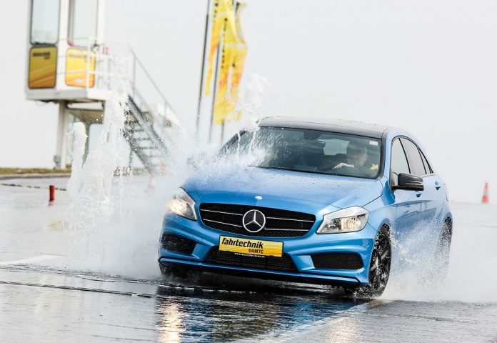 Im vergangenen Jahr konnte die ÖAMTC Fahrtechnik 118.000 Teilnehmer verzeichnen (Bildquelle: Christian Houdek) Im vergangenen Jahr konnte die ÖAMTC Fahrtechnik 118.000 Teilnehmer verzeichnen (Bildquelle: Christian Houdek)