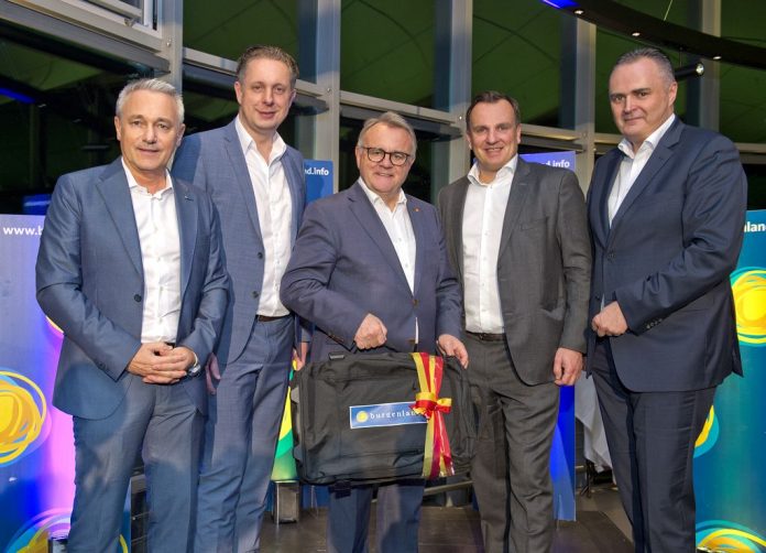 (v.l.n.r.): Burgenland Tourismus-Geschäftsführer Hannes Anton, Tourismuslandesrat MMag. Alexander Petschnig, Landeshauptmann Hans Niessl, Blaguss-Geschäftsführer Mag. (FH) Paul Blaguss und Kulturlandesrat Mag. Hans Peter Doskozil (Bildquelle: Muik) (v.l.n.r.): Burgenland Tourismus-Geschäftsführer Hannes Anton, Tourismuslandesrat MMag. Alexander Petschnig, Landeshauptmann Hans Niessl, Blaguss-Geschäftsführer Mag. (FH) Paul Blaguss und Kulturlandesrat Mag. Hans Peter Doskozil (Bildquelle: Muik)