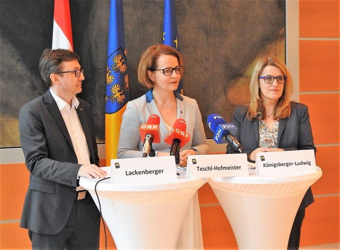 (v.l.n.r.): Geschäftsführer Michael Lackenberger, Landesrätin Christiane Teschl-Hofmeister und Landesrätin Ulrike Königsberger-Ludwig bei der gemeinsamen Pressekonferenz in St. Pölten. (Bildquelle: Thomas Resch) (v.l.n.r.): Geschäftsführer Michael Lackenberger, Landesrätin Christiane Teschl-Hofmeister und Landesrätin Ulrike Königsberger-Ludwig bei der gemeinsamen Pressekonferenz in St. Pölten. (Bildquelle: Thomas Resch)