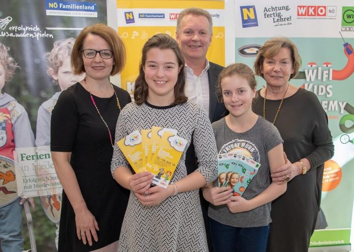 Familien-Landesrätin Christiane Teschl-Hofmeister und WKNÖ-Präsidentin Sonja Zwazl freuen sich mit Stella, Pia und Workshop-Leiter Franz Mayer (Mazda Mayer) über vier Wochen hochwertige und leistbare Ferienbetreuung in Niederösterreich (Bildquelle: NLK Filzwieser) Anmeldung zur 5. Kinder Business Week läuft