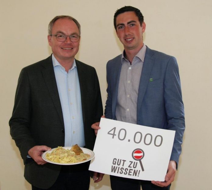 42.381 Unterschriften unterstreichen den Wunsch der Bürgerinnen und Bürger: LH-Stellvertreter und NÖ Bauernbundobmann Stephan Pernkopf mit dem Spitzenkandidaten des NÖ Bauernbunds für die Europawahl, Alex Bernhuber (Bildquelle: NÖ Bauernbund) NÖ Bauernbund: Enormes Interesse an Herkunftskennzeichnung