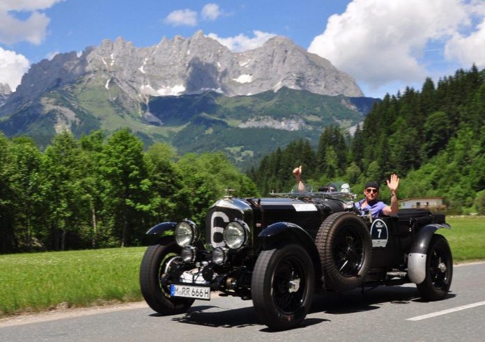 32. Kitzbüheler Alpenrallye - die schönsten Automobilklassiker auf den schönsten Alpenstraßen - wie hier vor der Prachtkulisse des Wilden Kaisers (Bildquelle: mecon / ritsch)