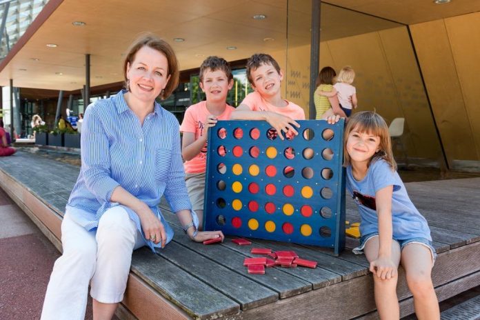 Familien-Landesrätin Christiane Teschl-Hofmeister freut sich auf das Straßenfest zum Weltspieltag in NÖ (Bildquelle: Gerald Lechner) Auf zum großen Straßenfest nach St. Pölten