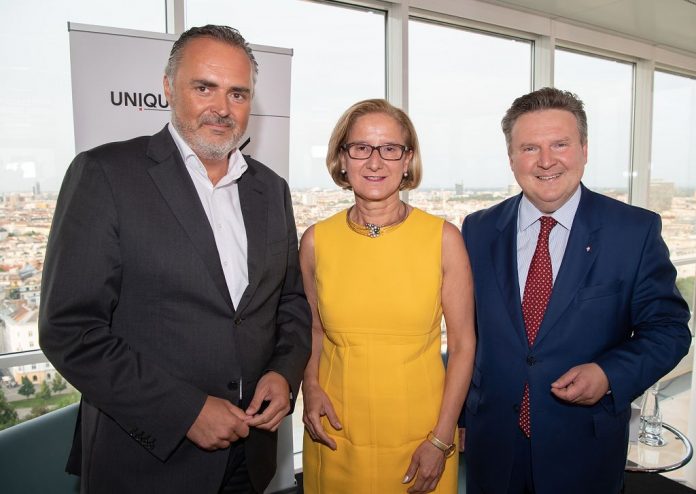 Diskutierten über die Herausforderungen der Ostregion: Die Landeshauptleute Hans-Peter Doskozil (Burgenland), Johanna Mikl-Leitner (Niederösterreich) und Michael Ludwig (Wien) (Bildquelle: NLK / Johann Pfeiffer) Mikl-Leitner, Ludwig und Doskozil diskutierten im Wiener Ringturm