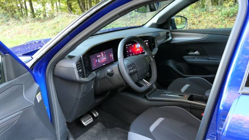 Der neue Opel Mokka GS Hybrid zeigt sich im Guten Tag Österreich Autotest mit sportlichem Vizor-Design, 18-Zoll-Felgen und einem effizienten 48-Volt-Mildhybridsystem (Foto: Thomas Resch)