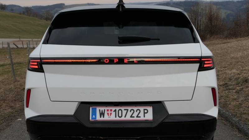 Der neue Opel Grandland GS Plug-in-Hybrid (2025/26) im Guten Tag Österreich Autotest: Markantes Design und bis zu 87 km elektrischer Reichweite (Foto: Thomas Resch)