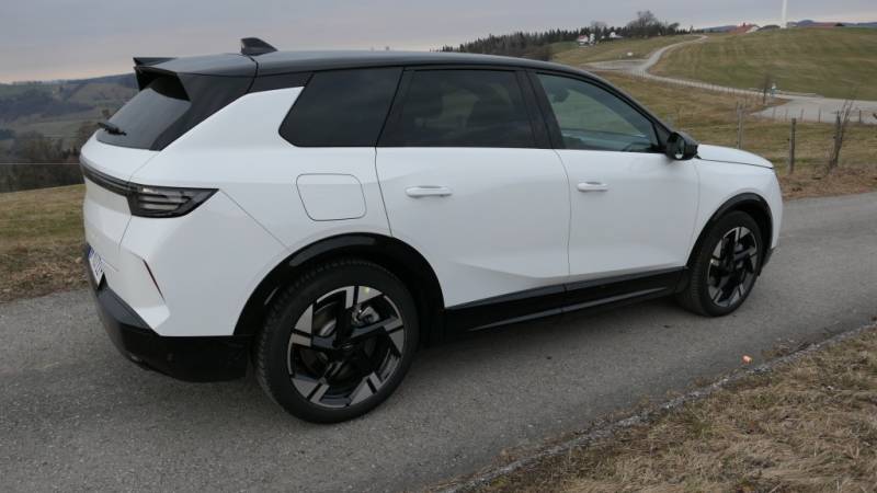 Der neue Opel Grandland GS Plug-in-Hybrid (2025/26) im Guten Tag Österreich Autotest: Markantes Design und bis zu 87 km elektrischer Reichweite (Foto: Thomas Resch)