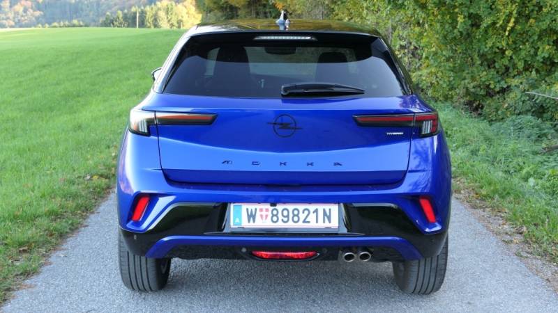 Der neue Opel Mokka GS Hybrid zeigt sich im Guten Tag Österreich Autotest mit sportlichem Vizor-Design, 18-Zoll-Felgen und einem effizienten 48-Volt-Mildhybridsystem (Foto: Thomas Resch)