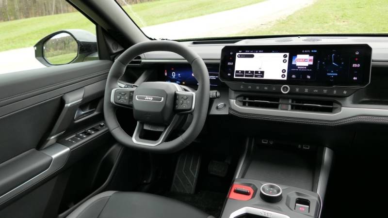 Jeep Compass Elektro Frontansicht in Fahrt (Foto: Thomas Resch)