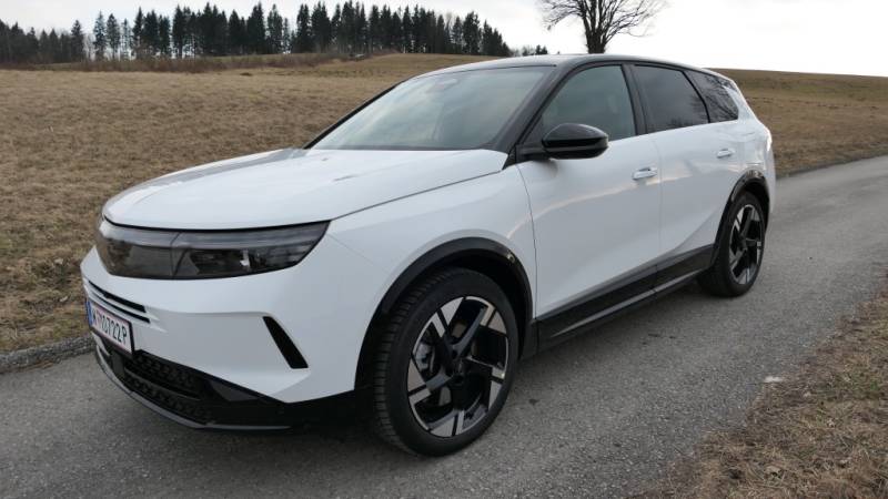 Der neue Opel Grandland GS Plug-in-Hybrid (2025/26) im Guten Tag Österreich Autotest: Markantes Design und bis zu 87 km elektrischer Reichweite (Foto: Thomas Resch)