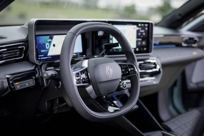 Der Renault 4 E-Tech Iconic kombiniert die unverkennbare Silhouette des Klassikers mit modernster 52-kWh-Batterietechnik und einem mutigen Design-Statement (Foto: Renault)