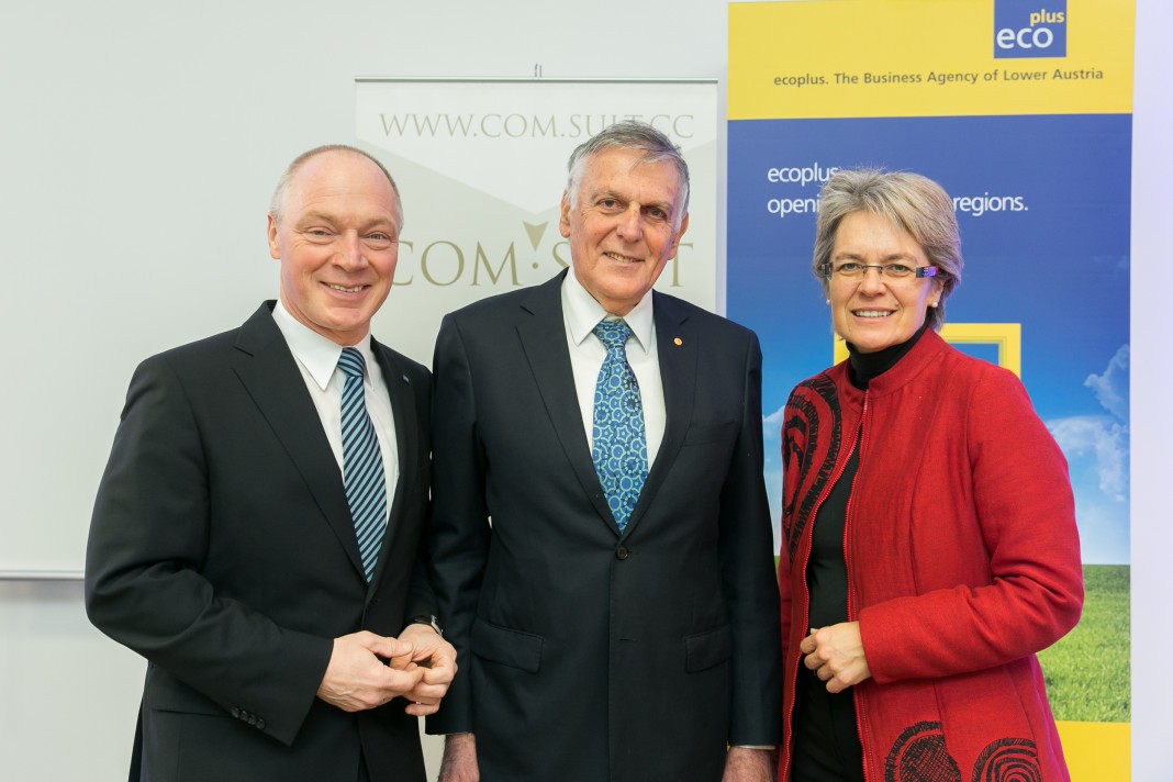 (v.l.n.r.): ecoplus Geschäftsführer Mag. Helmut Miernicki, Nobelpreisträger Dan Shechtman, Wirtschaftslandesrätin Dr.in Petra Bohuslav <small> (Bildquelle: Daniel Hinterramskogler)</small>