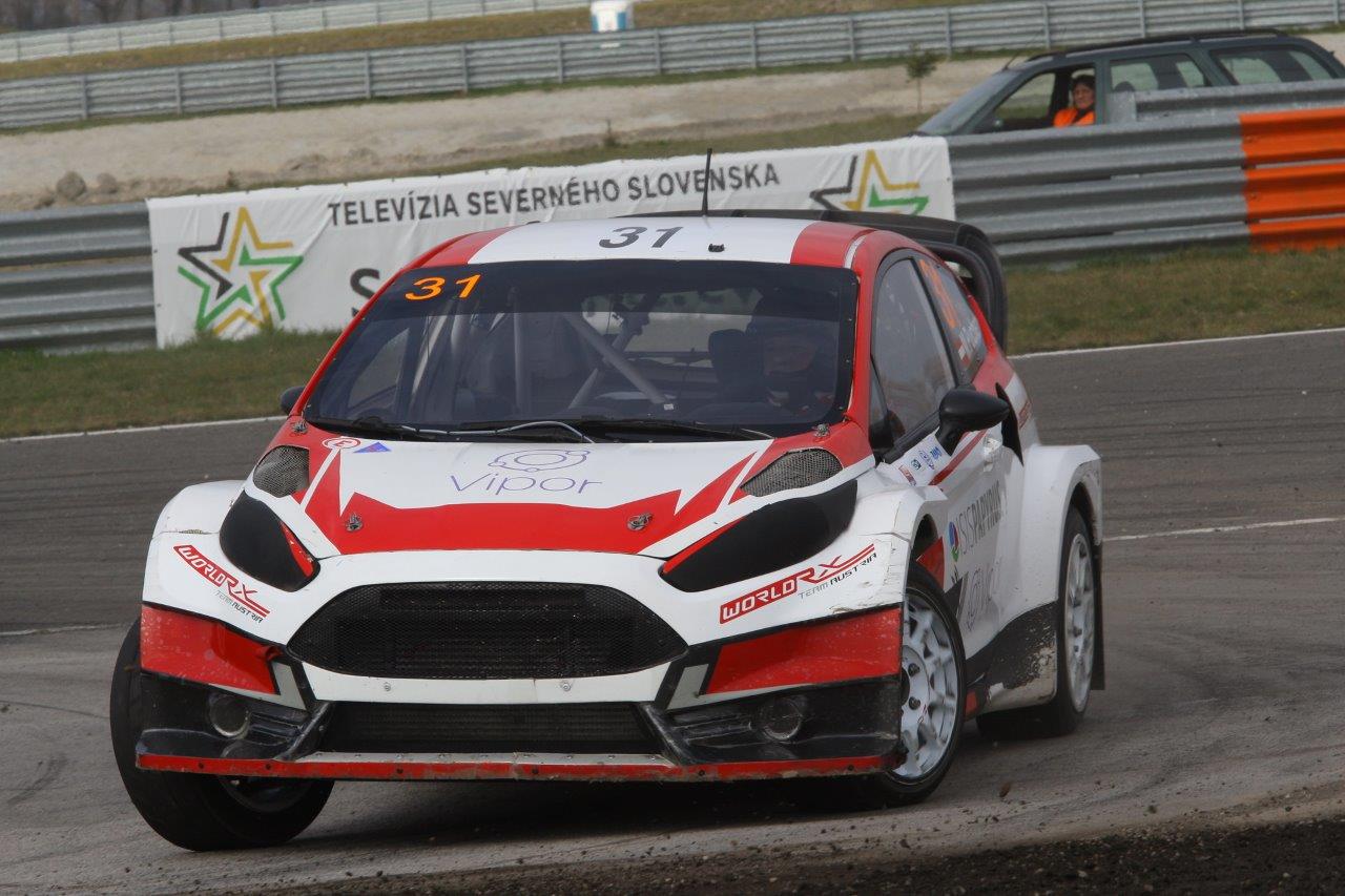 Max Pucher mit seinem Ford Fiesta am Slovakiaring. (Bildquelle: Leopold Freistätter) 