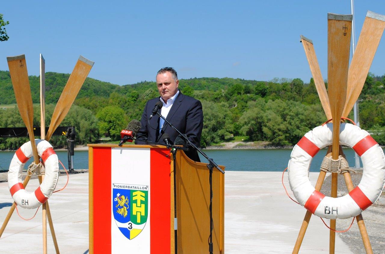 Verteidigungsminister Mag. Hans Peter Doskozil bei der Festansprache in Melk. (Bildquelle: ReschMedia)