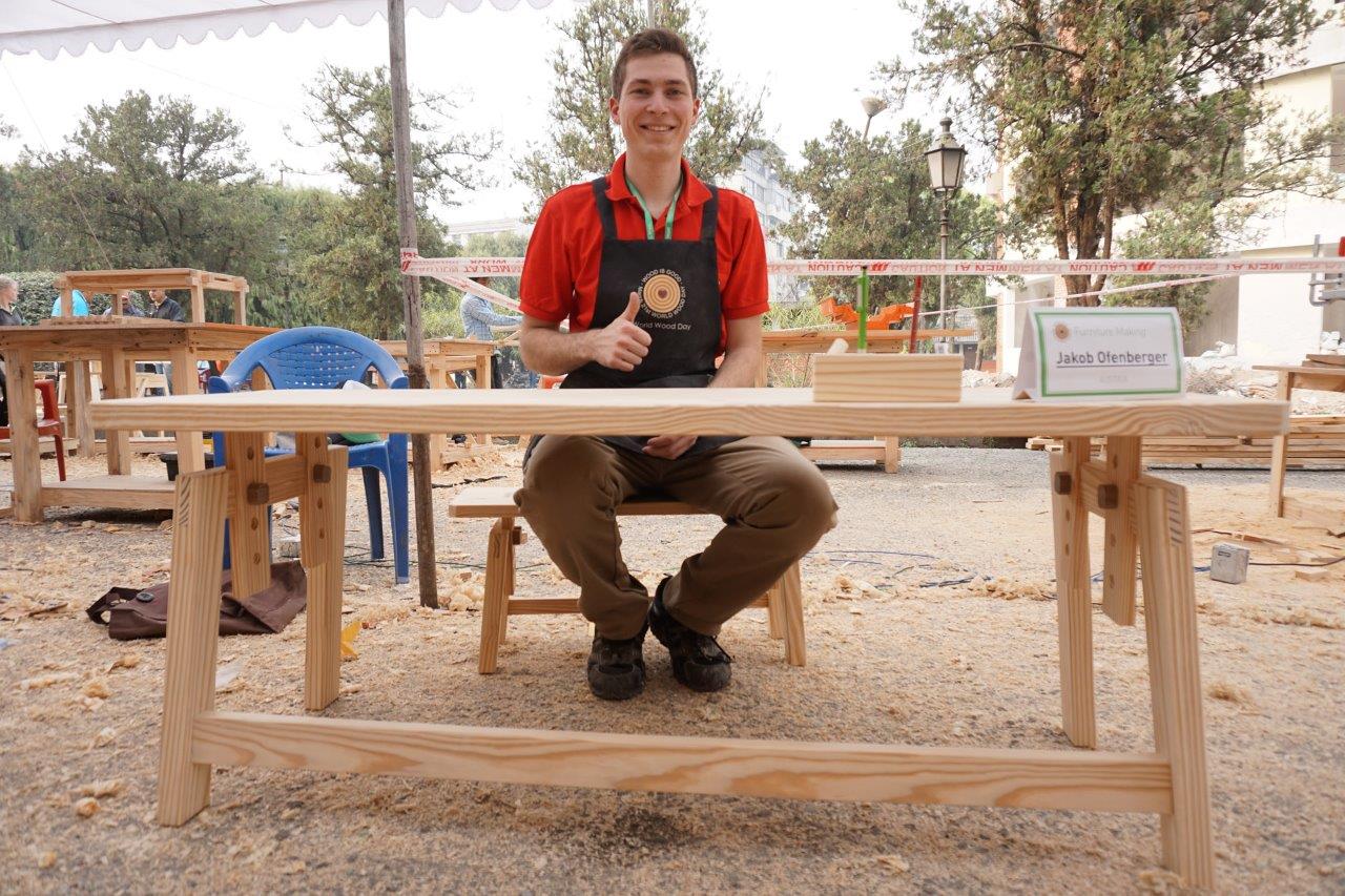 Jakob Ofenberger mit dem fertigen Werkstück (Bildquelle: zVg.
