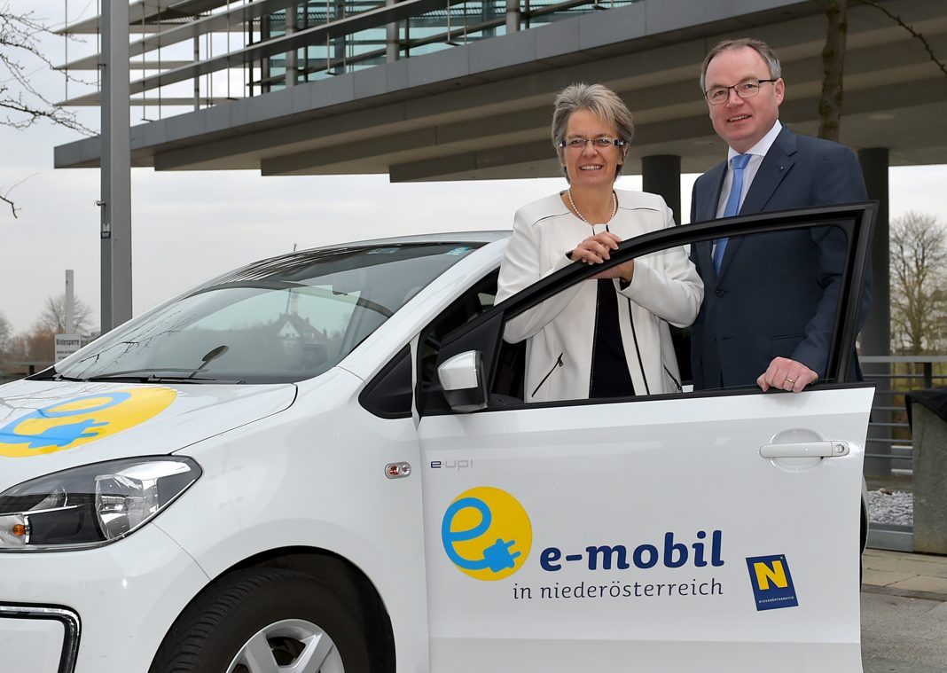 Wirtschafts-Landesrätin Dr. Petra Bohuslav und Energie-Landesrat Dr. Stephan Pernkopf setzen auf e-Mobilität (Bildquelle: NLK Burchhart)