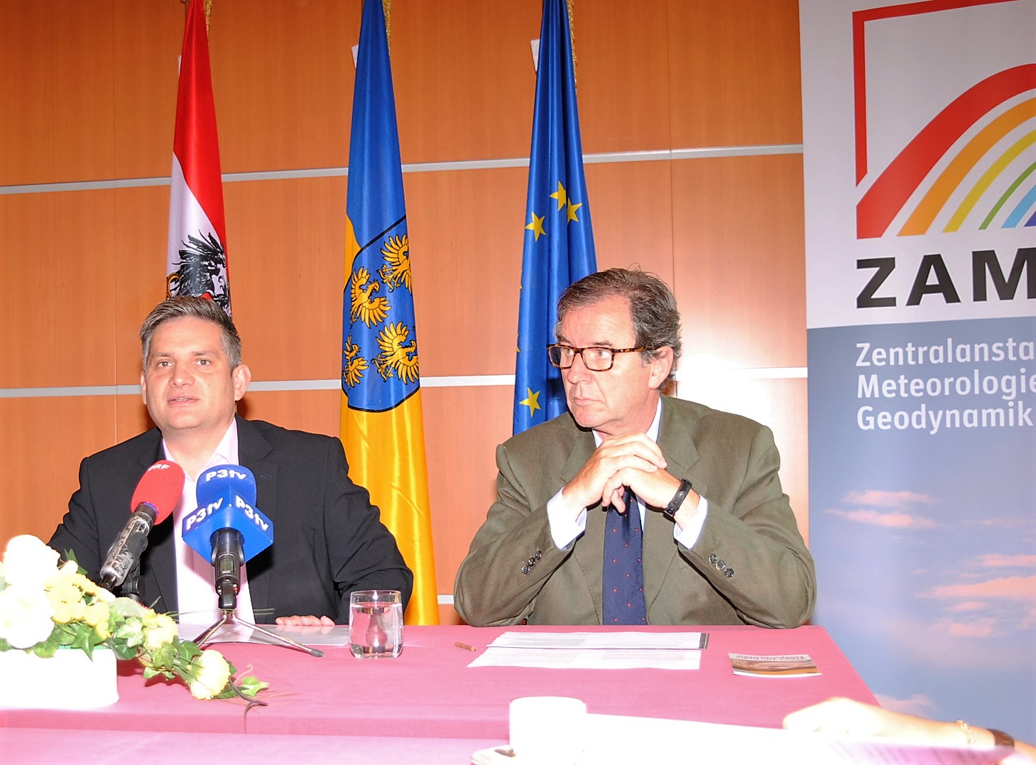 (v.l.n.r.): Landesrat Ing. Marice Androsch und Dr. Michael Staudinger bei der Pressekonferenz zum Thema "Hitze-Tool" in St. Pölten. (Bildquelle: ReschMedia)