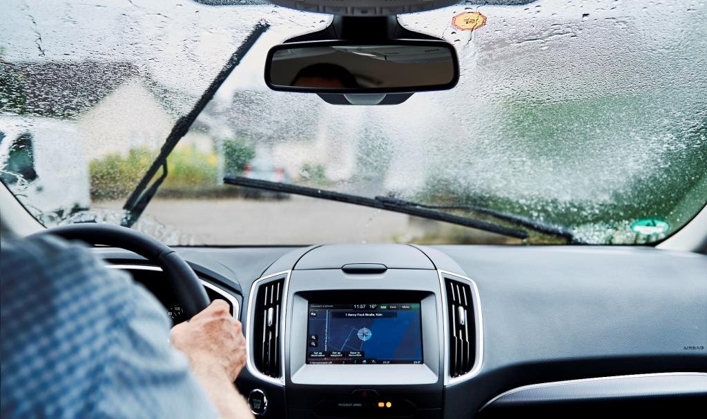 Neue wetterabhängige Lichttechnologie von Ford verfügbar (Bildquelle: Ford Motor Company)