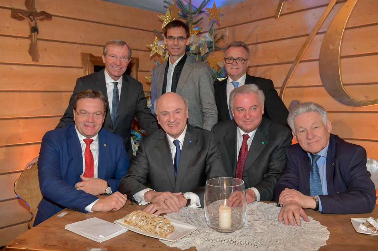 Der Jubilar Erwin Pröll im Bild mit den ÖVP-Landeshauptleuten Günther Platter, Wilfried Haslauer, Markus Wallner, Hermann Schützenhöfer, Josef Pühringer und SPÖ-Landeshauptmann Hans Niessl. (Bildquelle: Erich Marschik)