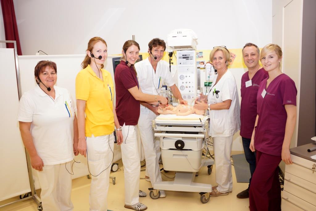 (v.l.n.r.): DKKP Elisabeth Schuhbauer, Ass. Dr. Martina Helm, Ass. Dr. Kristina Salaberger, Prim. Dr. Andreas Pfligl, OA Dr. Gerlinde Bachner, Dr. Jens Schwindt und DKKP Mona Chrostek (Bildquelle: LK Amstetten)