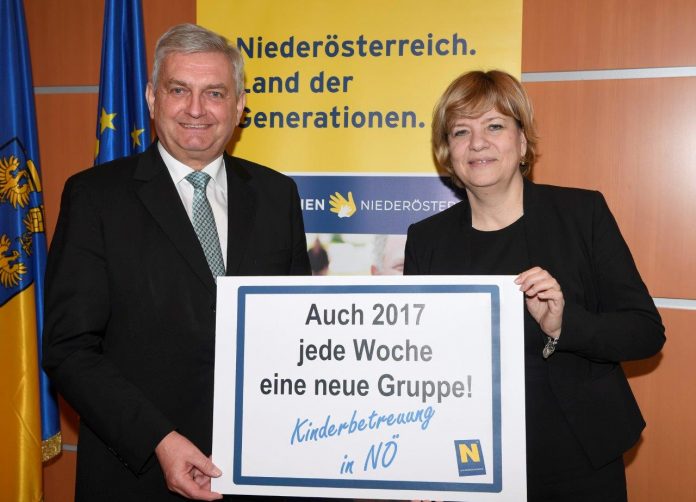 (v.l.n.r.): NÖ Gemeindebund-Präsident Mag. Alfred Riedl und Familien-Landesrätin Mag. Barbara Schwarz informierten über den Ausbau der Kinderbetreuungseinrichtungen in Niederösterreich, (Bildquelle: NLK / Reinberger)