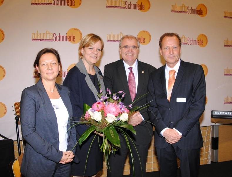 (v.l.n.r.): GF Karin Voggeneder, Landesrätin Barbara Schwarz, Justizminister Wolfgang Brandstetter und GF Christian Voggeneder (Bildquelle: ReschMedia)
