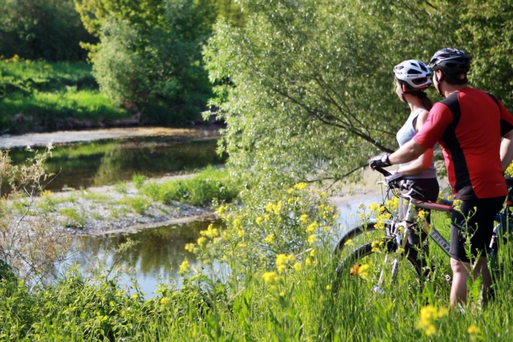 Pünktlich zu Frühlingsbeginn startet der Traisental-Radweg in die Saison. Auf 111 Kilometer können Radler entlang der Traisen die blühende Landschaft genießen. (Bildquelle: weinfranz)