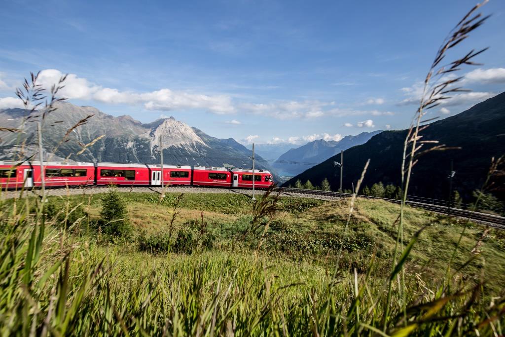 ALLEGRA-Triebzug bei der Alp Grüm (Bildquelle: Rhätische Bahn / Andrea Badrutt)
