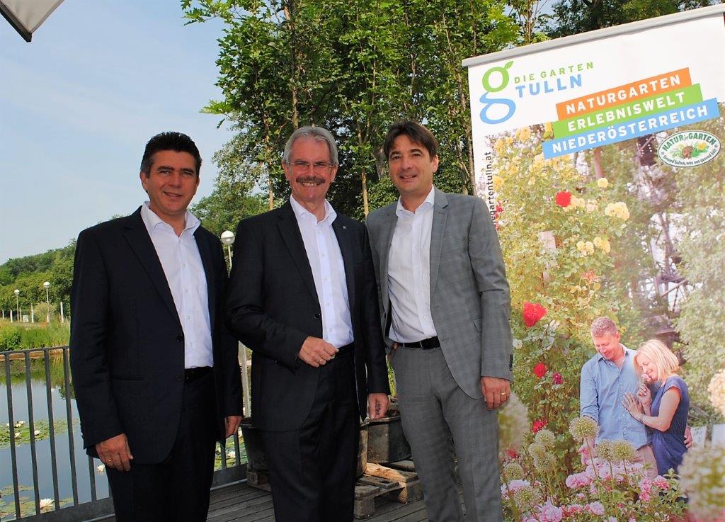 (v.l.n.r.): Tullns Bürgermeister Peter Eisenschenk, Landesrat Karl Wilfing und Garten Tulln Geschäftsführer Franz Gruber informierten über die betroffene Eschenpopulation. (Bildquelle: Thomas Resch)