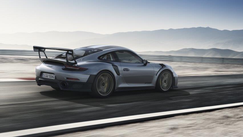 Der neue Porsche 911 GT2 RS mit 700 PS, Hinterradantrieb, Rennsportfahrwerk und Hinterachslenkung (Bildquelle: Porsche)