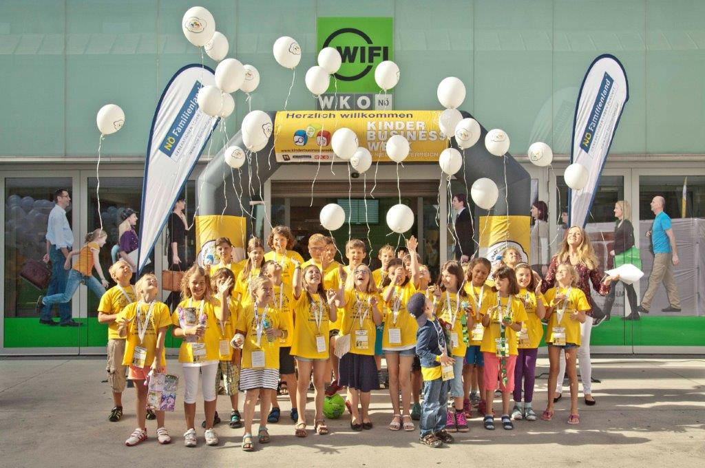 Der schon traditionelle Ballonstart setzte den Startschuss zur 3. Kinder Business Week im WIFI St. Pölten. (Bildquelle: MediaGuide)