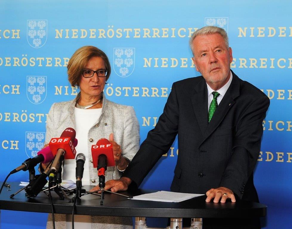 Landeshauptfrau Johanna Mikl-Leitner und Klubobmann Klaus Schneeberger bei der Pressekonferenz zum NÖ Demokratiepaket. (Bildquelle: Thomas Resch)