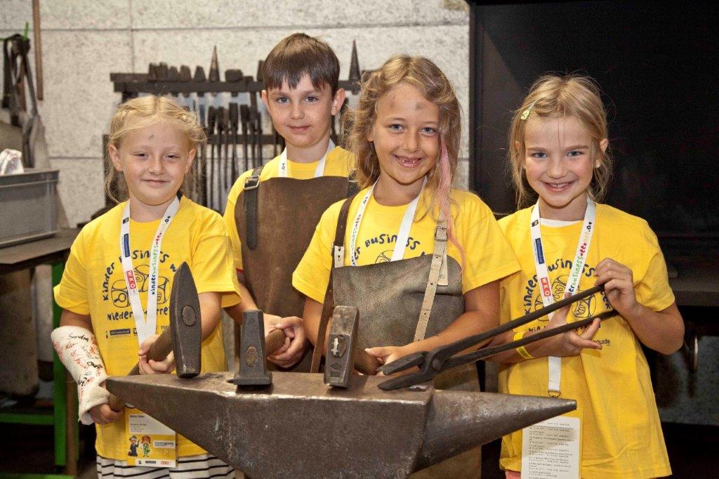 Bei der diesjährigen Kinder Business Week steht ein ganzer Tag im Zeichen des niederösterreichischen Handwerks. Elisabeth, Benni, Caroline und Ella freuen sich bereits darauf. (Bildquelle: MediaGuide)