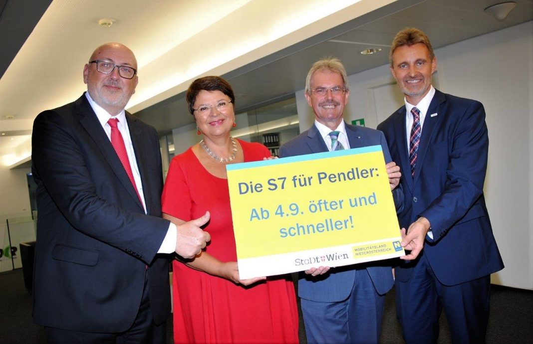 (v.l.n.r.): ÖBB-Chef Andreas Matthä, Wiens Finanzstadträtin Renate Brauner, NÖ Verkehrslandesrat Karl Wilfing und VOR-Geschäftsführer Wolfgang Schroll präsentierten in Wien die Öffi-Offensive für Pendlerinnen und Pendler. (Bildquelle: Thomas Resch)