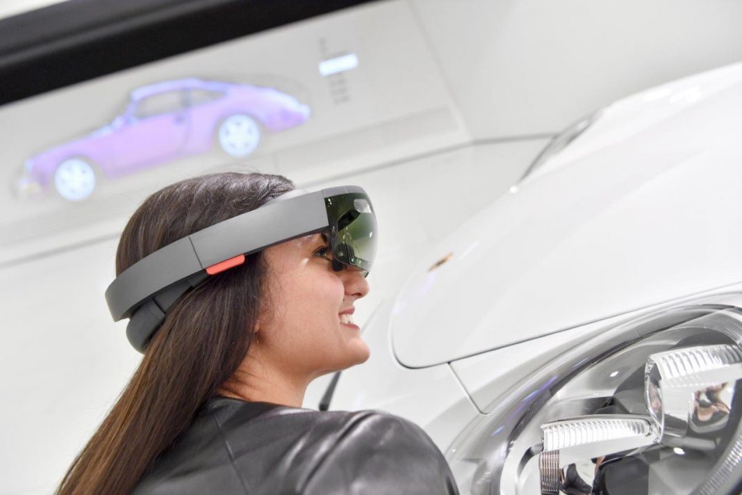 Neues Mixed-Reality-Format im Porsche Museum - Microsoft HoloLens als digitales Erlebnisangebot (Bildquelle: Porsche)