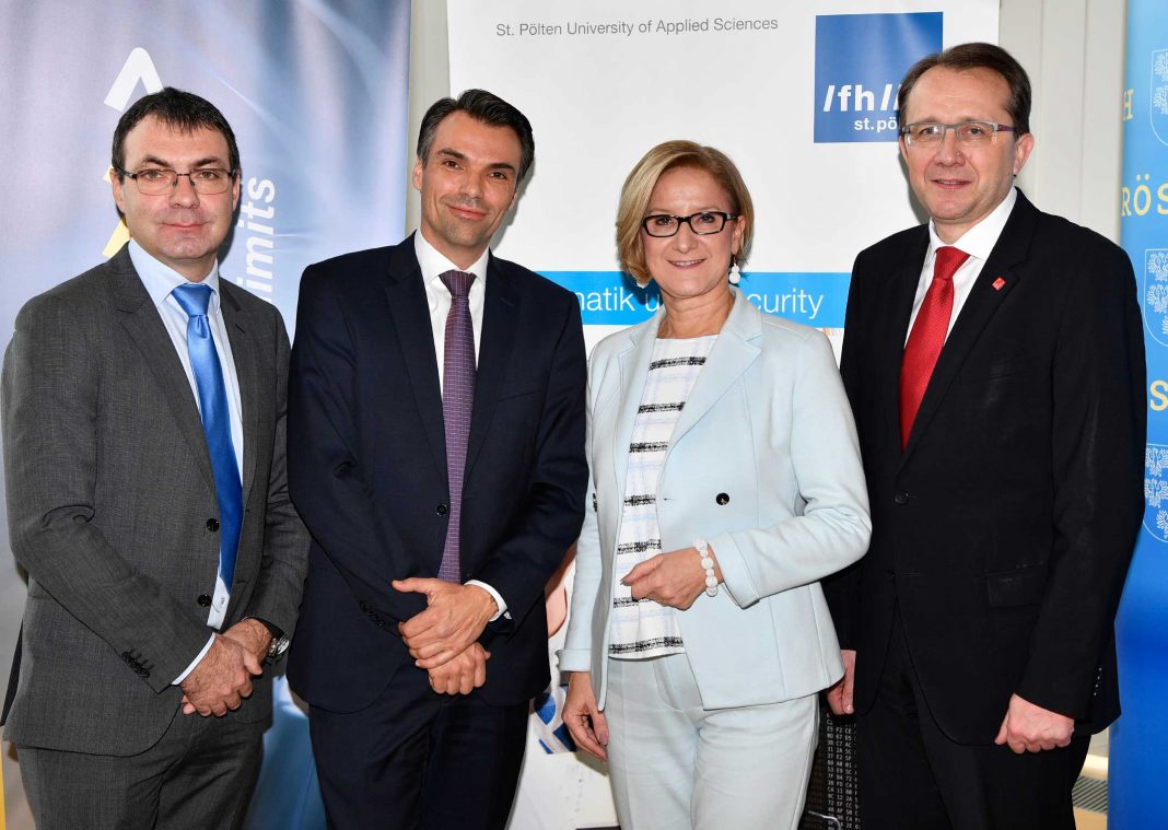 v.l.n.r.: Johann Haag (FH St. Pölten), Jochen Borenich (Vorstand Kapsch BusinessCom), Landeshauptfrau Johanna Mikl-Leitner und Bürgermeister Matthias Stadler (Bildquelle: NLK Reinberger)