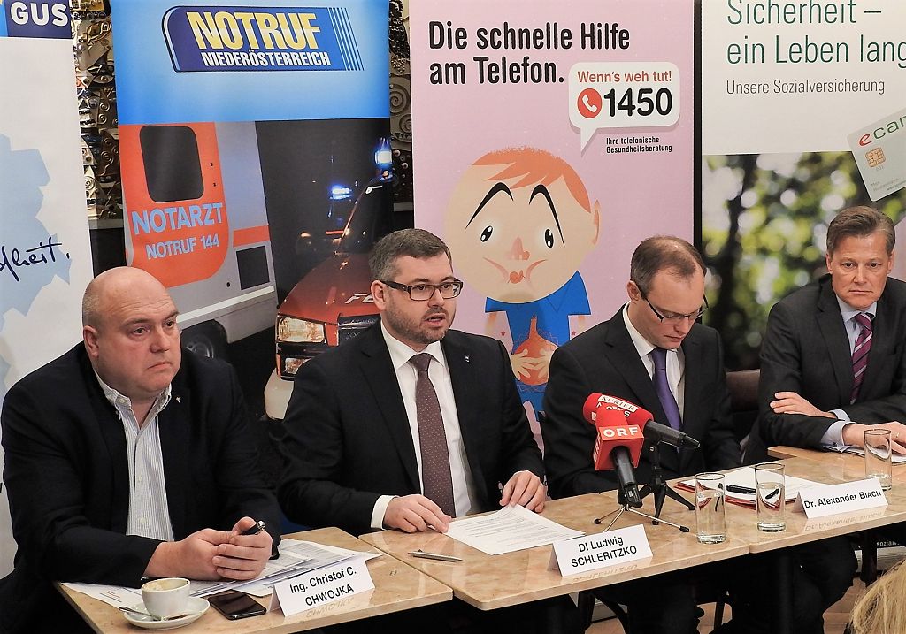 (v.l.n.r.): Ing. Christof Constantin Chwojka (Geschäftsführer Notruf NÖ), DI Ludwig Schleritzko NÖ Landesrat für Finanzen und NÖGUS-Vorsitzender), Mag. Dr. Alexander Biach (Vorsitzender des Verbandsvorstandes im Hauptverband) und DI Volker Schörghofer (Stv. Generaldirektor, Hauptverband) bei der Pressekonferenz in Wien. (Bildquelle: Thomas Resch)
