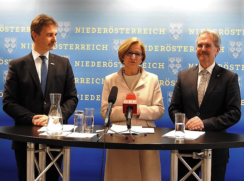 (v.l.n.r.): VOR-Geschäftsführer Wolfgang Schroll, Landeshauptfrau Johanna Mikl-Leitner und Verkehrslandesrat Karl Wilfing bei der Pressekonferenz in Wien (Bildquelle: Thomas Resch)