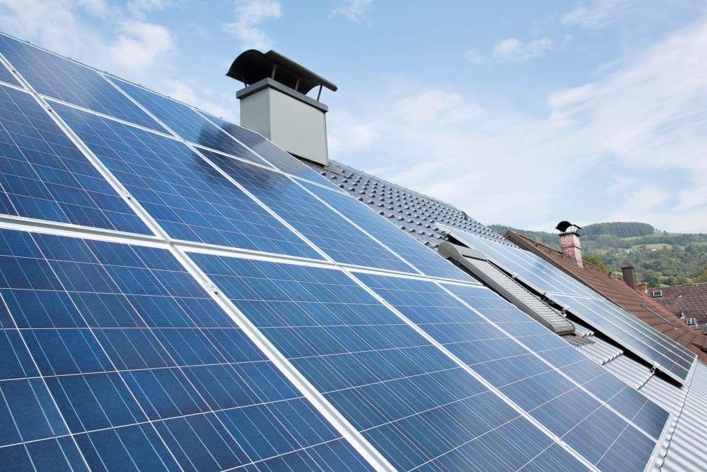 Eine eigene Photovoltaikanlage auf dem Dach ist eine sinnvolle Investition in eine erneuerbare Energiezukunft (Bildquelle: EVN / Rumpler)