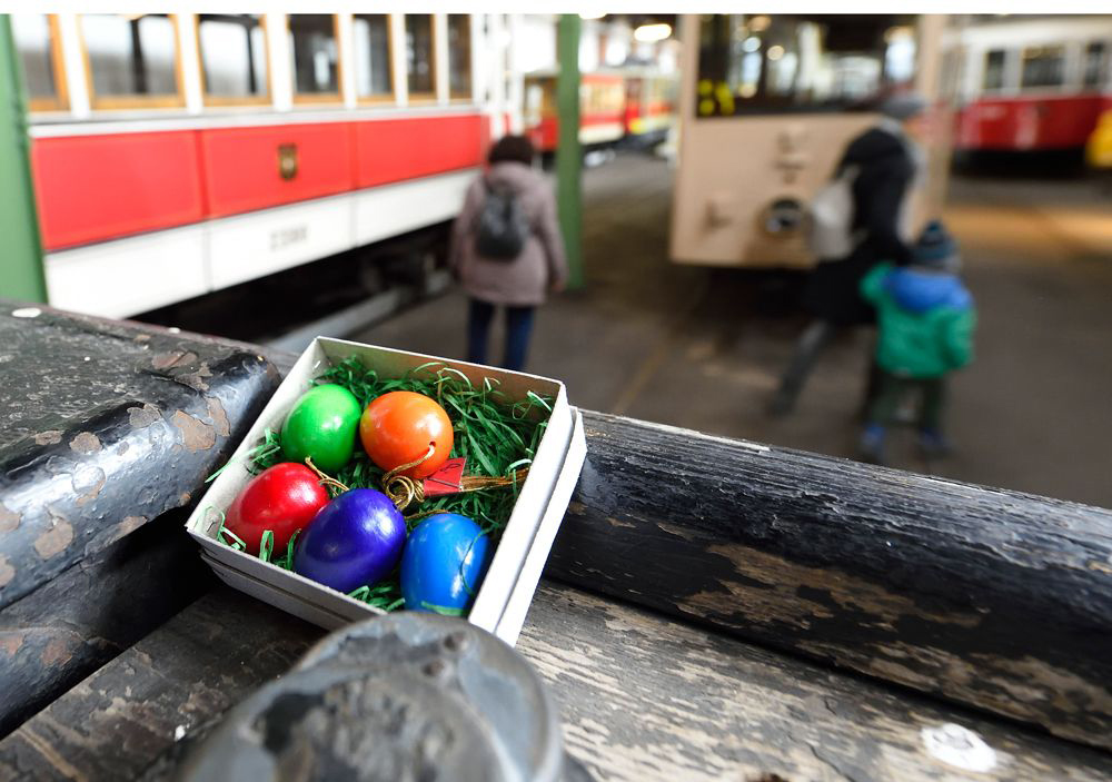 Ostereiersuche zwischen Oldtimern (Bildquelle: Wiener Linien/Johannes Zinner)